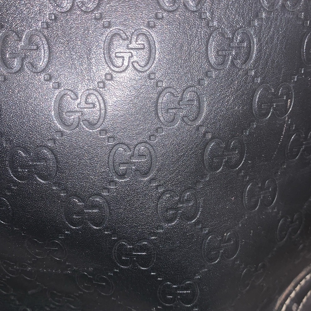 Gucci Vintage Black leather Debossed Shoulder Bag with Gold Hardware RARE - Picture 2 of 16